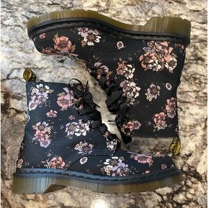 Dr. Martens Beckett Floral Canvas Boot Size 7. Worn once!